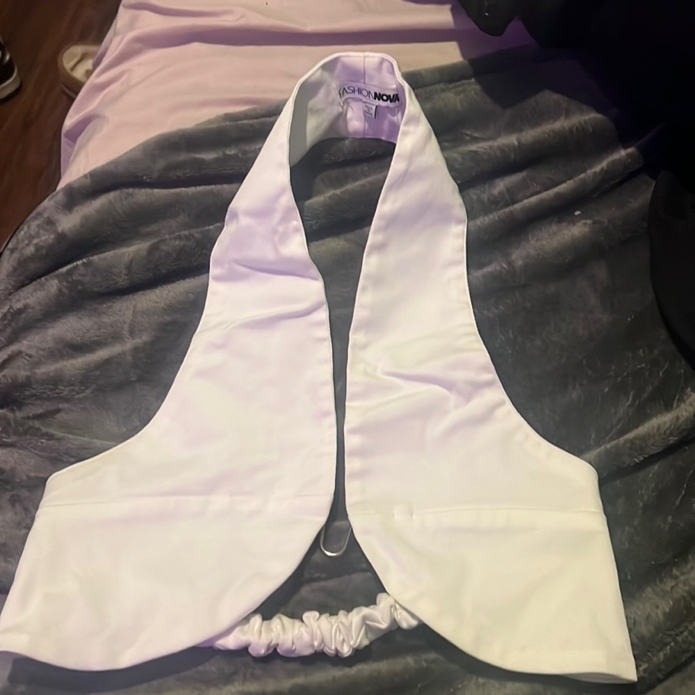 Medium white crop tank
